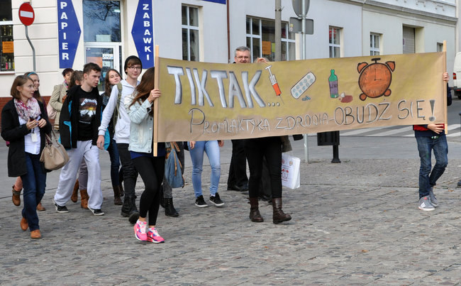 Młodzi budzą świecian