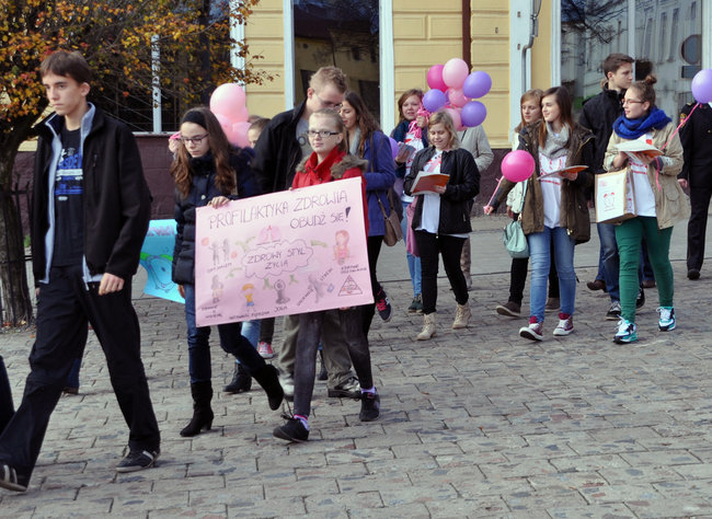 Młodzi budzą świecian