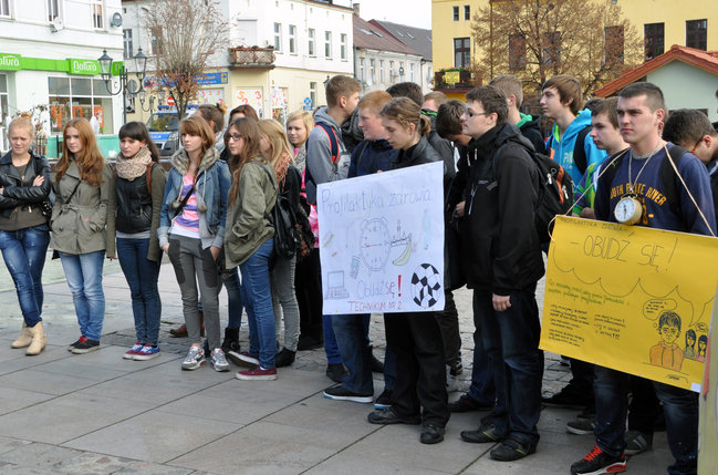 Młodzi budzą świecian