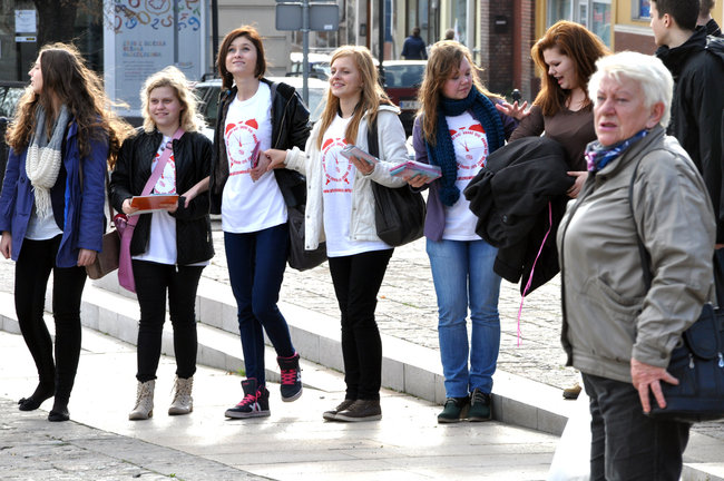 Młodzi budzą świecian