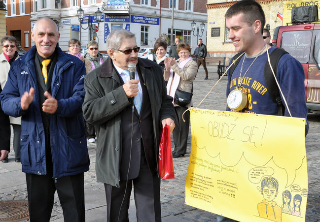 Młodzi budzą świecian