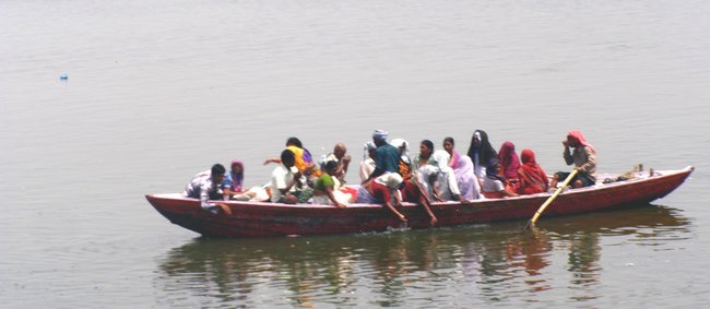 GANGES ? ŚWIĘTA RZEKA. Rytuały pogrzebowe w hinduizmie