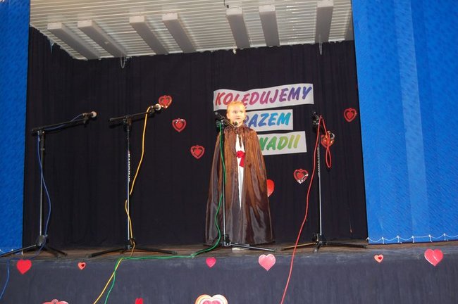 Dzieci śpiewały dla chorej koleżanki