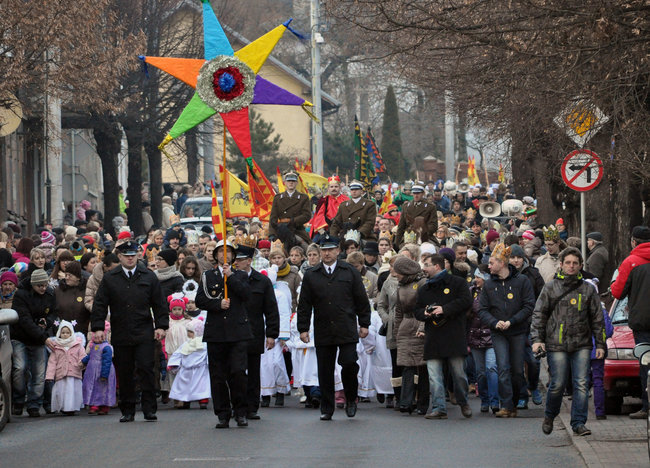 Tysiące przeszło z Orszakiem Trzech Króli