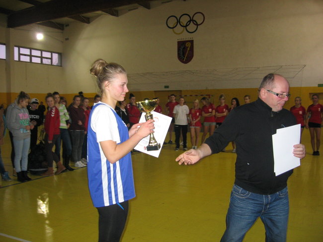 Szczypiornistki z czerwonego trzecie w województwie