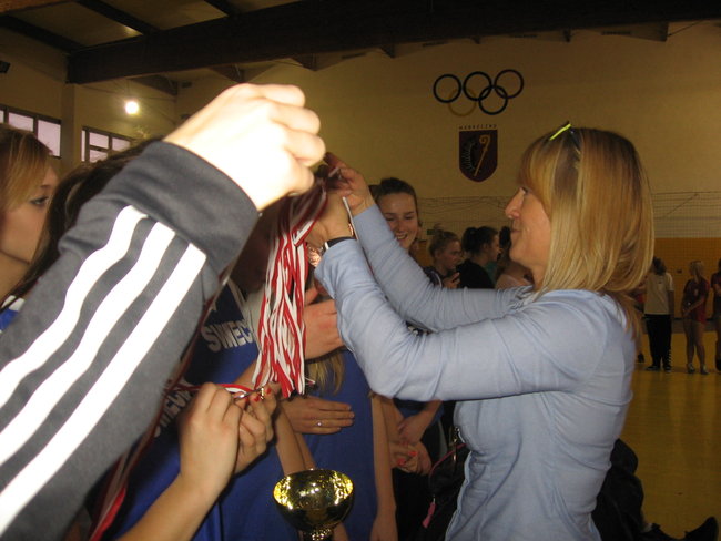 Szczypiornistki z czerwonego trzecie w województwie