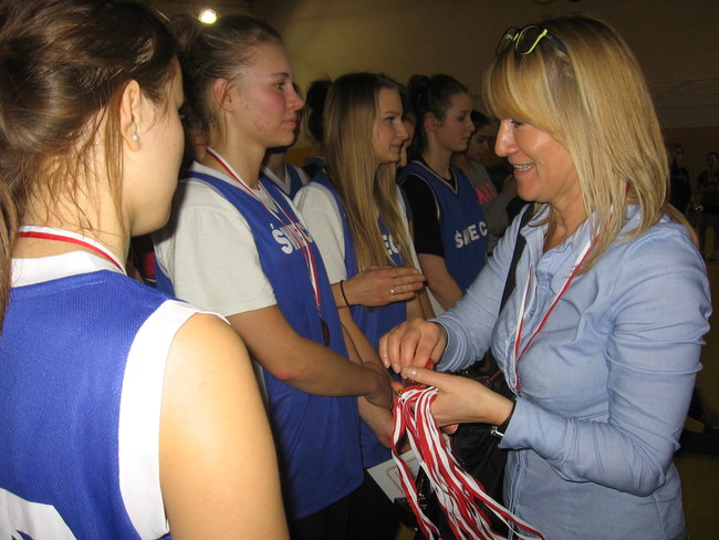 Szczypiornistki z czerwonego trzecie w województwie