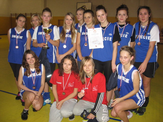 Szczypiornistki z czerwonego trzecie w województwie