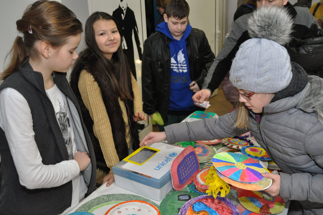 Uczniowie zbierali na szczepionki dla dzieci z Afryki