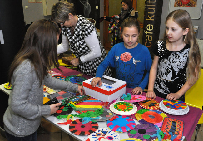 Uczniowie zbierali na szczepionki dla dzieci z Afryki