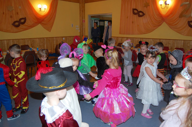 Wielki bal  przedszkolaków z Bajki