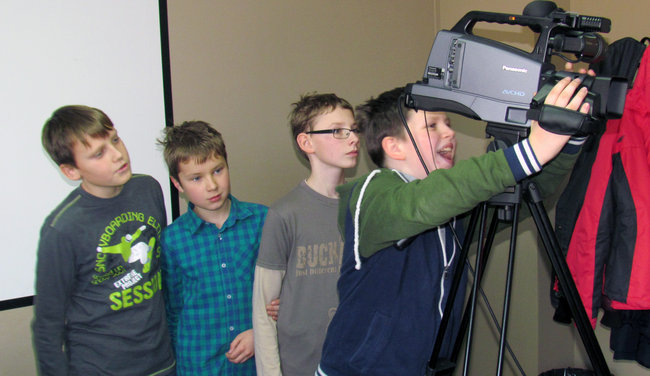 Uczą się posługiwania kamerą