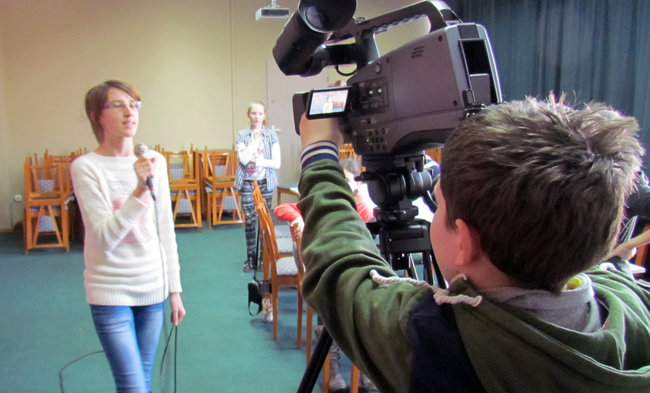 Uczą się posługiwania kamerą