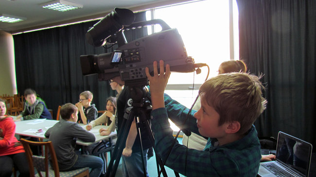 Uczą się posługiwania kamerą