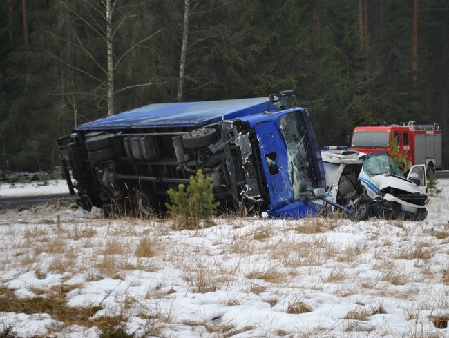 Tragiczne zderzenie busa z ciężarówką