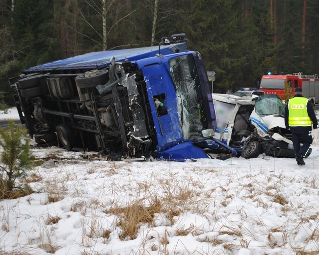 Tragiczne zderzenie busa z ciężarówką