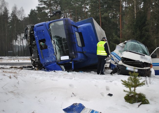 Tragiczne zderzenie busa z ciężarówką