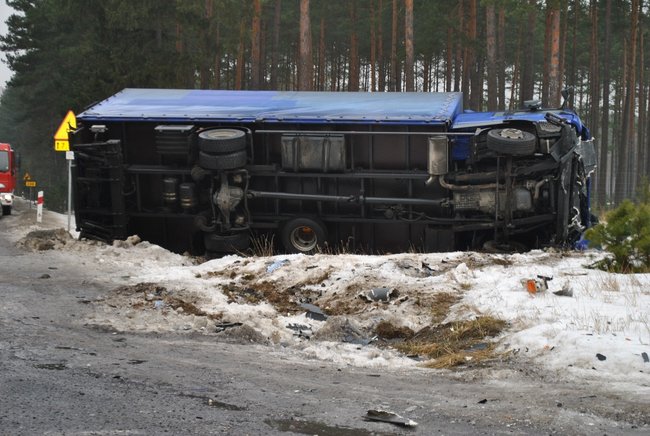 Tragiczne zderzenie busa z ciężarówką
