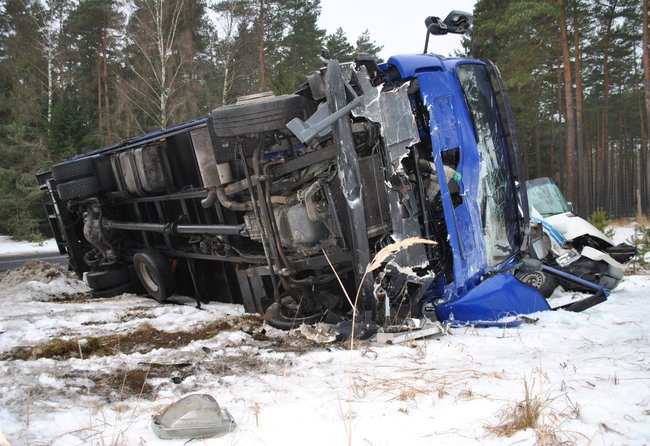 Tragiczne zderzenie busa z ciężarówką