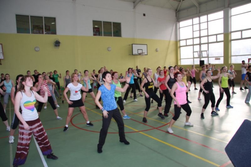 Dwieście osób tańczyło zumbę