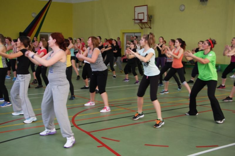 Dwieście osób tańczyło zumbę