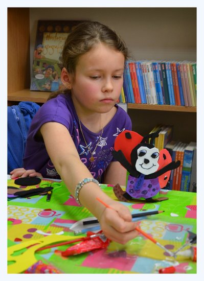 Ferie w bibliotece nie tylko z książką