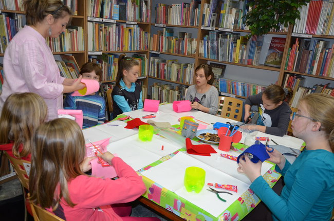 Ferie w bibliotece nie tylko z książką