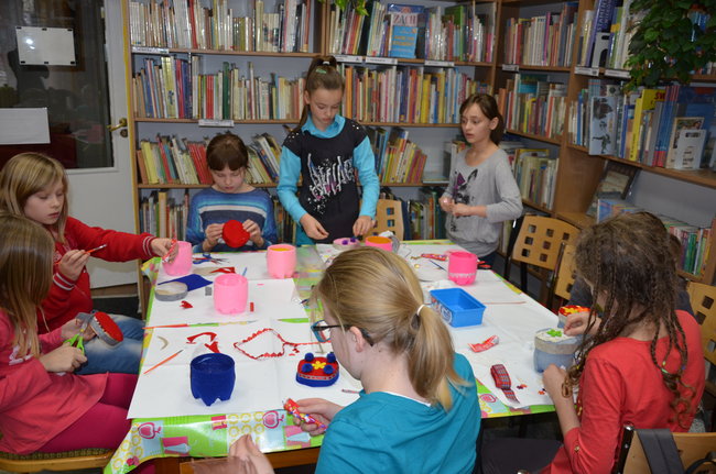 Ferie w bibliotece nie tylko z książką