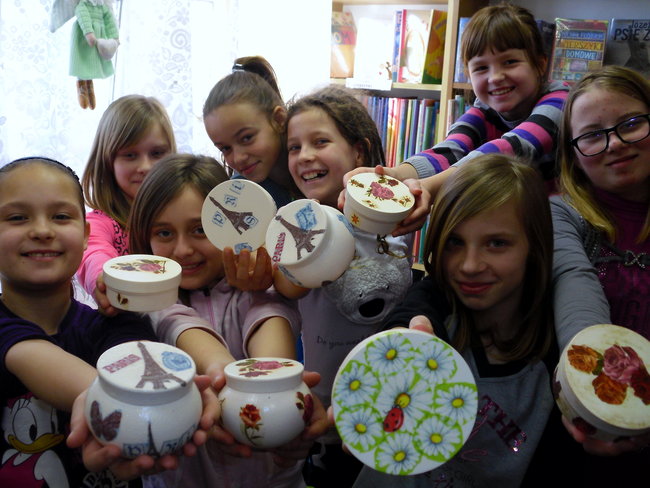 Ferie w bibliotece nie tylko z książką