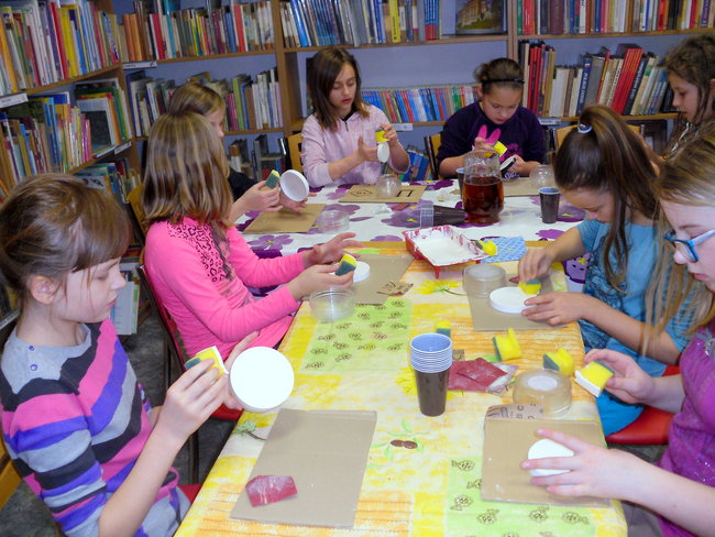 Ferie w bibliotece nie tylko z książką