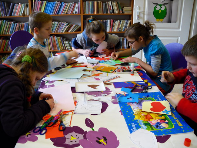 Ferie w bibliotece nie tylko z książką