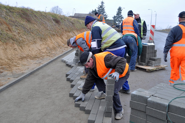 Chodnik już teraz, ścieżka rowerowa później