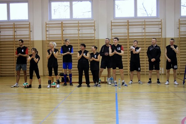 Siatkówka łączy pokolenia w Gimnazjum nr 2