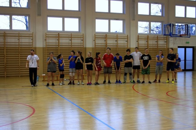 Siatkówka łączy pokolenia w Gimnazjum nr 2