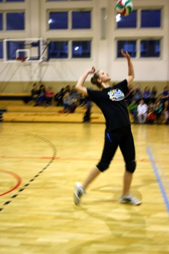 Siatkówka łączy pokolenia w Gimnazjum nr 2