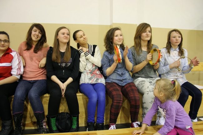 Siatkówka łączy pokolenia w Gimnazjum nr 2