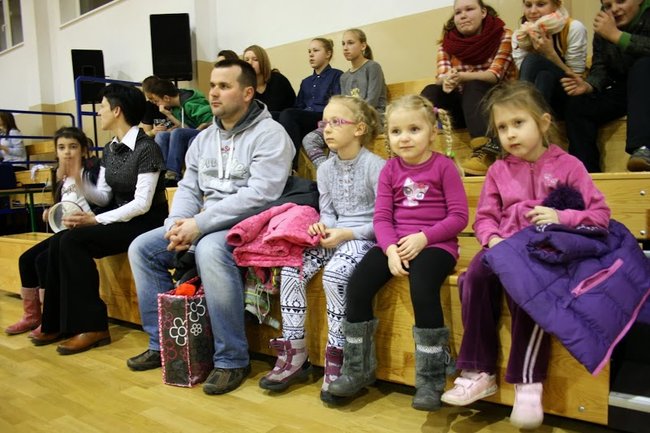 Siatkówka łączy pokolenia w Gimnazjum nr 2