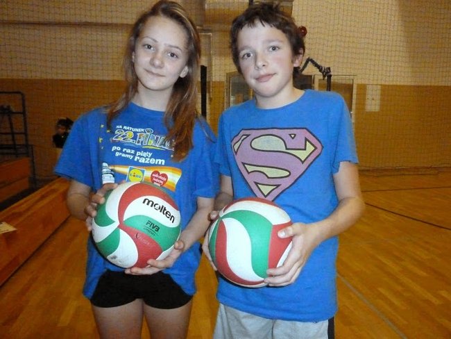Siatkówka łączy pokolenia w Gimnazjum nr 2