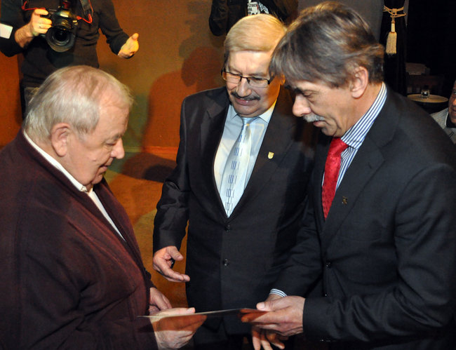 Burmistrz wręczył nagrody ludziom kultury
