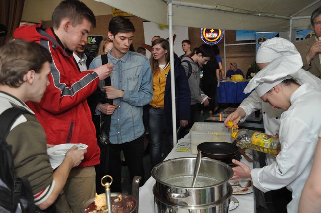 Targi Edukacji i Pracy ? szkoły kuszą ofertami