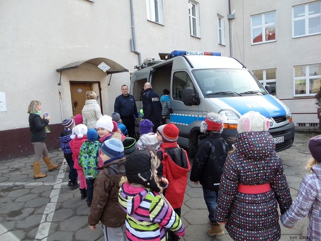 Przedszkolaki w komendzie