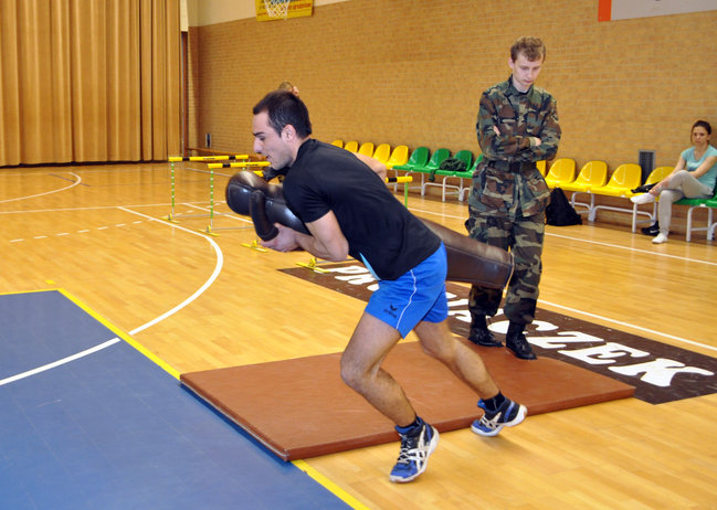 Coraz więcej chętnych do Policyjnego Testu Sprawności