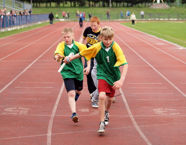 Sztafetowe zmagania dzieci i młodzieży
