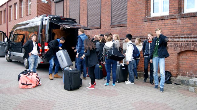 Młodzi obcokrajowcy na ulicach Świecia