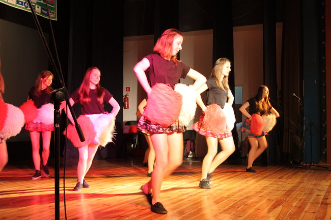 Młodzi obcokrajowcy na ulicach Świecia