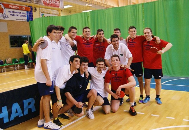 Młodzi obcokrajowcy na ulicach Świecia