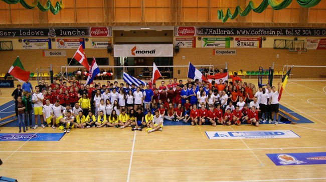 Młodzi obcokrajowcy na ulicach Świecia