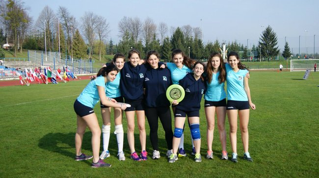 Młodzi obcokrajowcy na ulicach Świecia