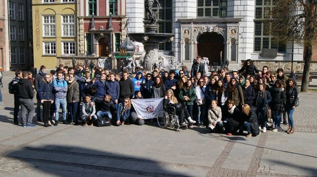 Młodzi obcokrajowcy na ulicach Świecia