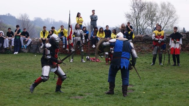 Młodzi obcokrajowcy na ulicach Świecia